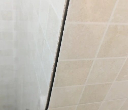 金门瓷砖空鼓维修公司分享阳台瓷砖脱落的修复过程可以分为以下几个步骤