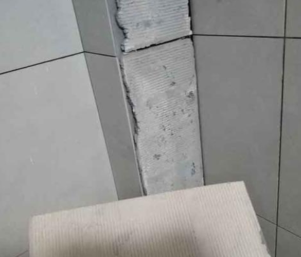金门瓷砖空鼓维修公司分享下厨房瓷砖脱落的补救措施。